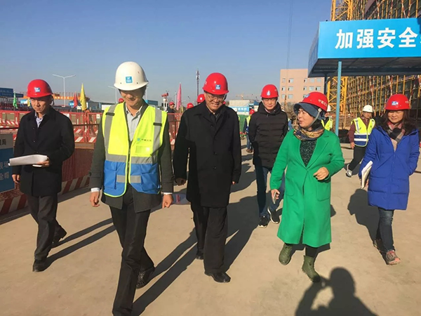 西安高新區(qū)紀工委王寬讓到西安國際醫(yī)學中心工地調(diào)研
