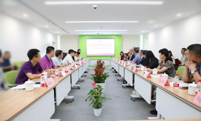 美國醫(yī)療專家走進(jìn)西安國際醫(yī)學(xué)中心，開展國際醫(yī)療合作