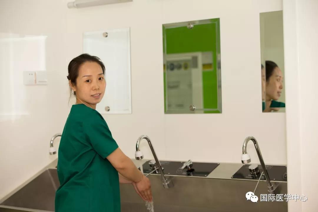 西安女士地鐵突感不適 西安國際醫(yī)學中心護士緊急救助