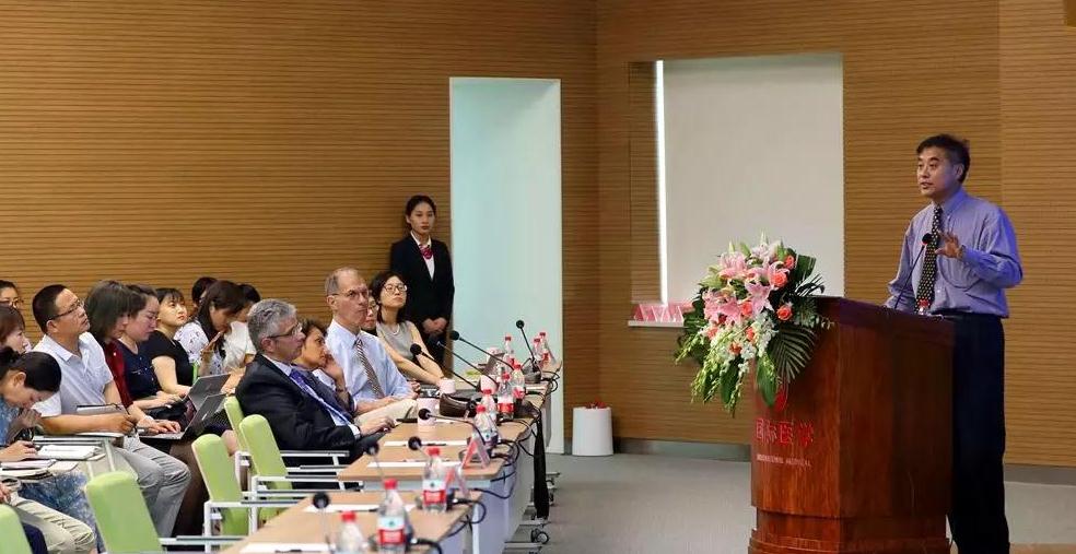 美國醫(yī)療專家走進(jìn)西安國際醫(yī)學(xué)中心，開展國際醫(yī)療合作