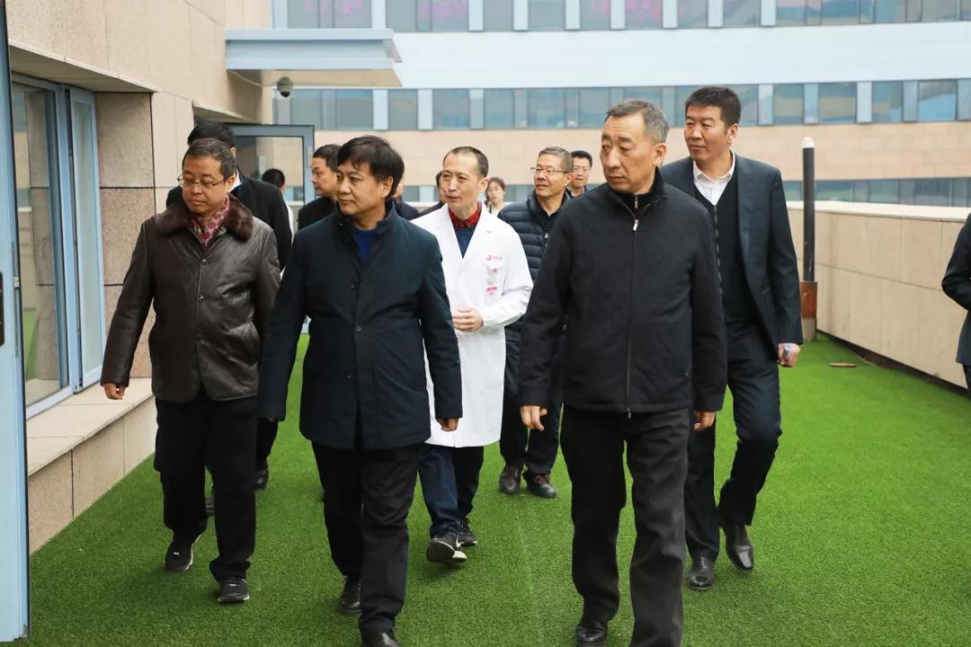 西北大學(xué)黨委書記王亞杰一行到西安國(guó)際醫(yī)學(xué)中心醫(yī)院考察交流
