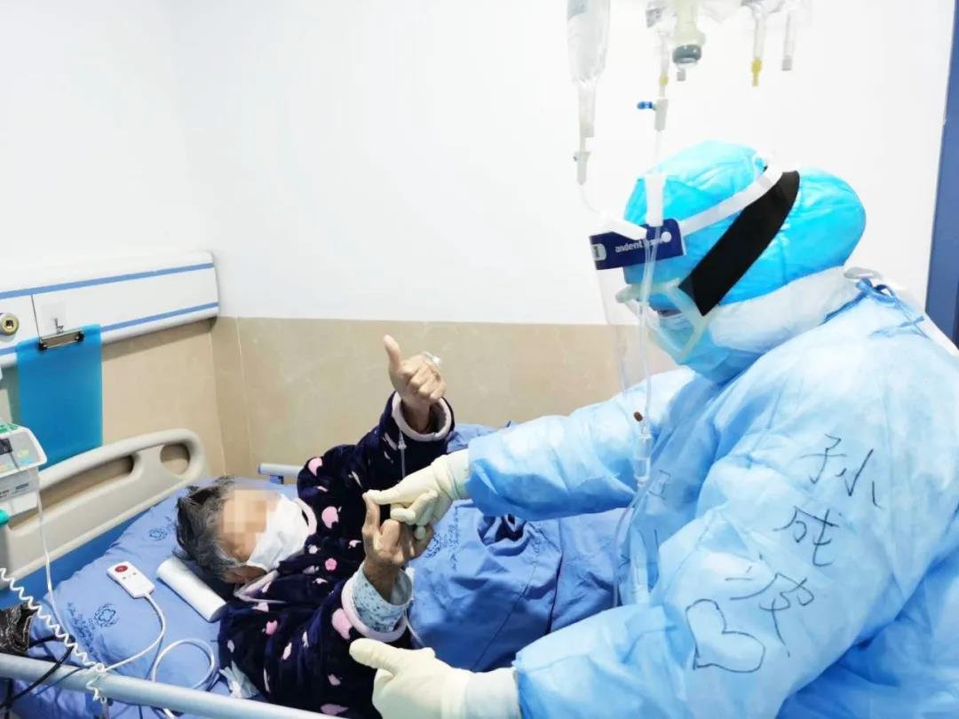 巾幗展風采 “疫”線綻芳華