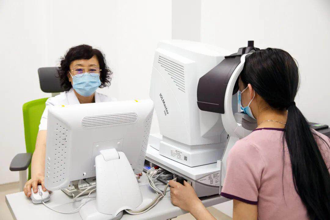 眼睛干澀、看不清字？ 快來這里檢查