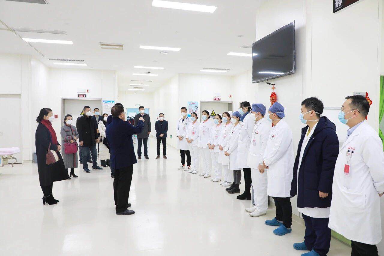 國際醫(yī)學領(lǐng)導慰問一線工作者