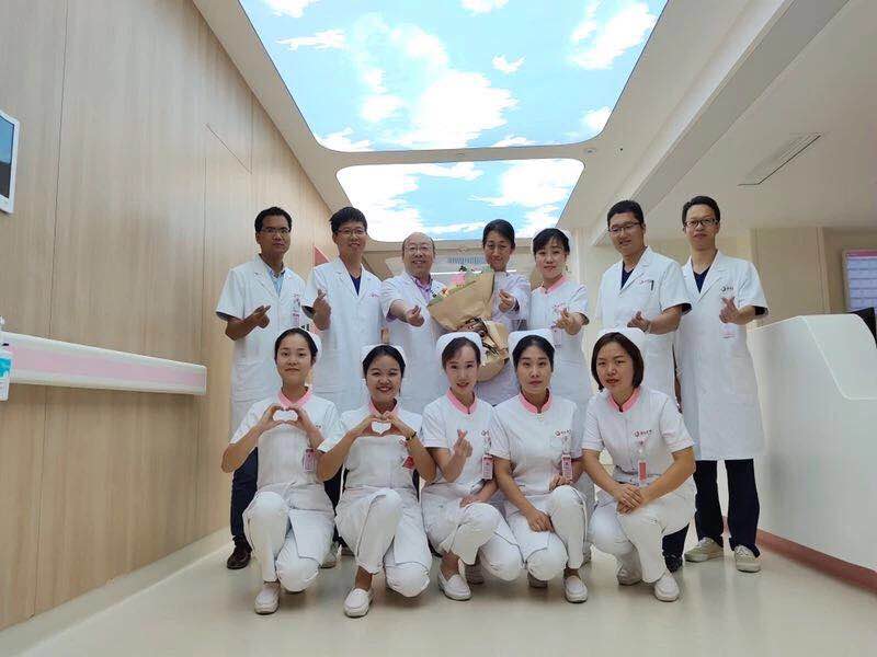 這個(gè)國(guó)慶，西安國(guó)際醫(yī)學(xué)中心人用守護(hù)向祖國(guó)深情表白