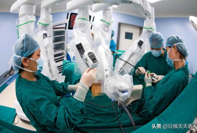 西安日報——新一代達(dá)芬奇手術(shù)機器人，輔助婦科微創(chuàng)手術(shù)獲成功