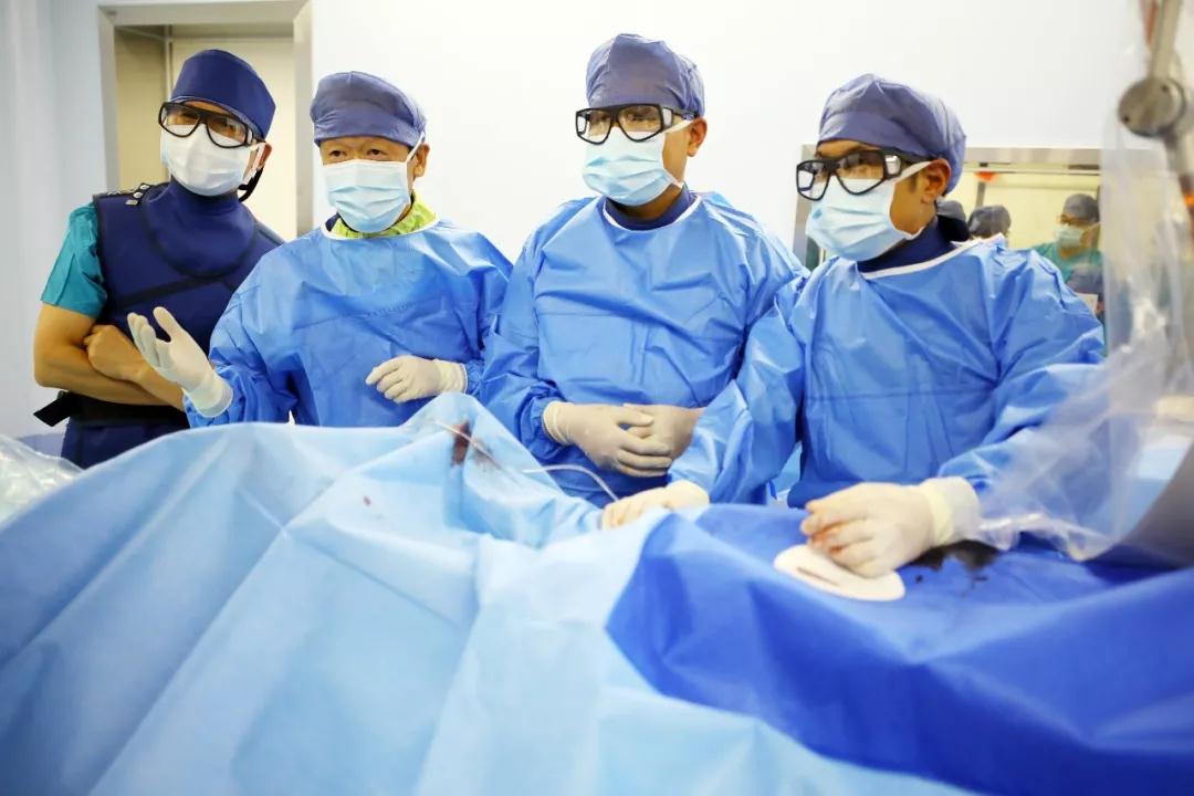 健康時(shí)報(bào)—專訪|我不是醫(yī)神，我只是個(gè)有愛心的醫(yī)生！