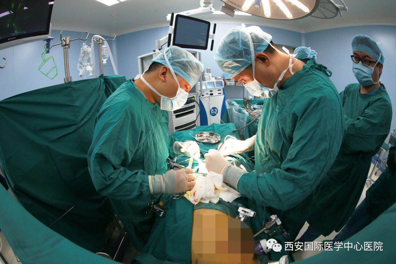 重磅！我院成功完成西北首例四代達(dá)芬奇機(jī)器人輔助房間隔缺損修補(bǔ)術(shù)