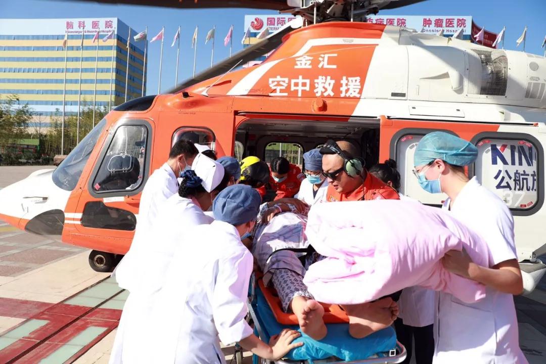 陜西網(wǎng)—生命續(xù)航，分秒必爭！  西安國際醫(yī)學中心醫(yī)院緊急救助一名跨省“飛”來的重癥患者