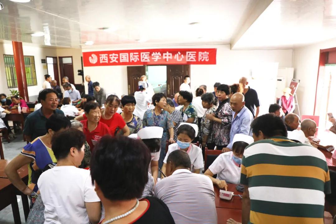 “施天使之愛(ài)，佑百姓健康”系列公益義診——走進(jìn)綠地社區(qū)