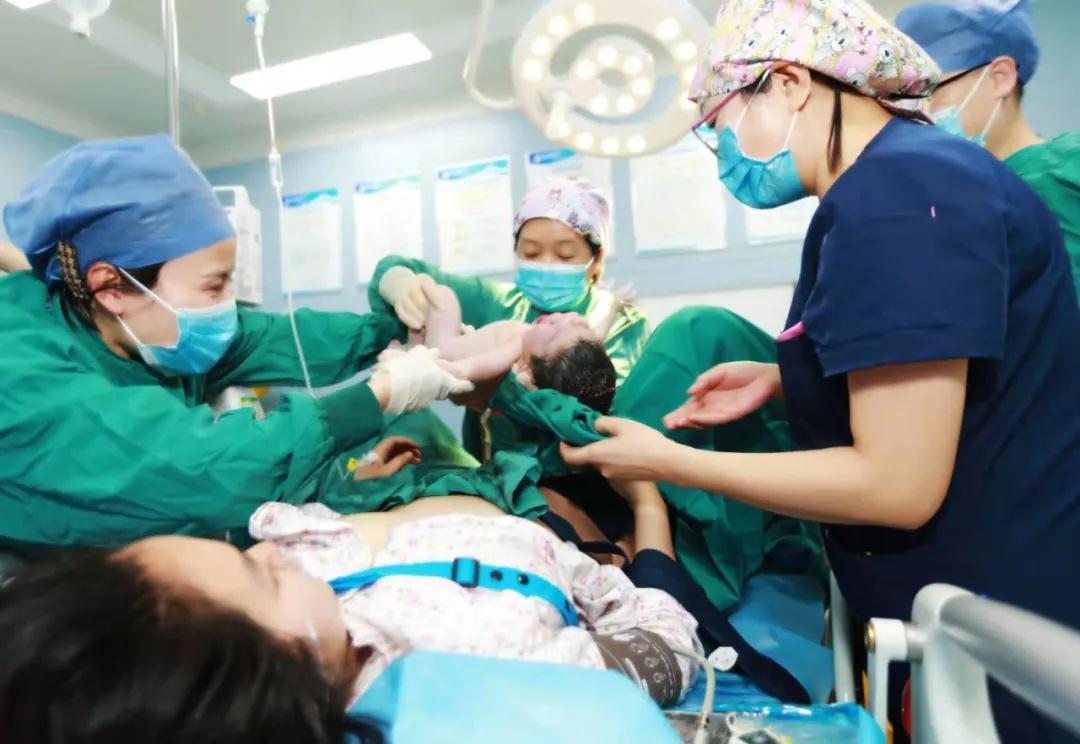 華商云健康—迎新春，西安國際醫(yī)學(xué)中心醫(yī)院第一個(gè)“金牛寶寶”來啦！