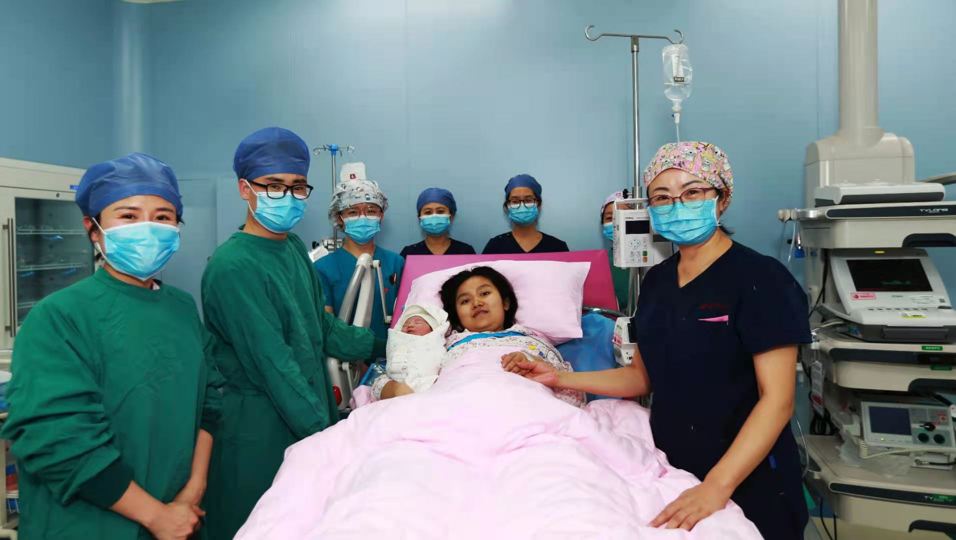 原點(diǎn)新聞—迎新春，西安國際醫(yī)學(xué)中心醫(yī)院第一個(gè)“金牛寶寶”來啦！