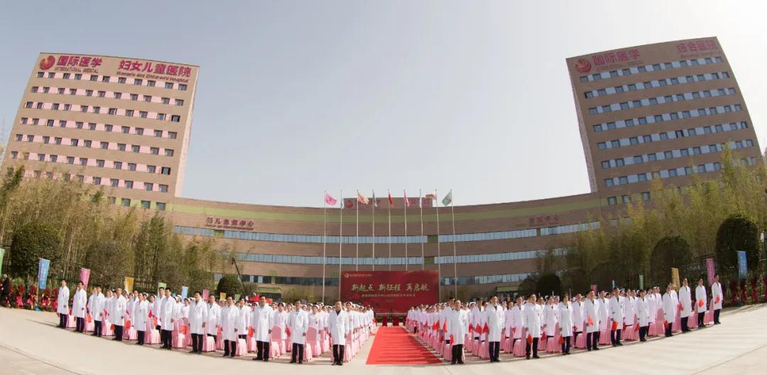 佑護(hù)健康，我們?cè)诼飞稀靼矅?guó)際醫(yī)學(xué)中心醫(yī)院專家齊聚商洛義診送健康