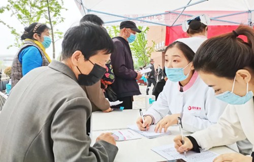 西安國際醫(yī)學(xué)中心醫(yī)院走進(jìn)魚化社區(qū)義診