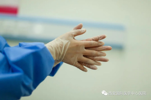 49秒！她的手，已接種了13230人