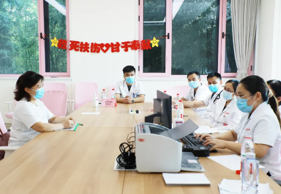 不掛號(hào)，解決多個(gè)問(wèn)題，多學(xué)科MDT聯(lián)合門(mén)診讓更年期女性少跑腿，更安心！