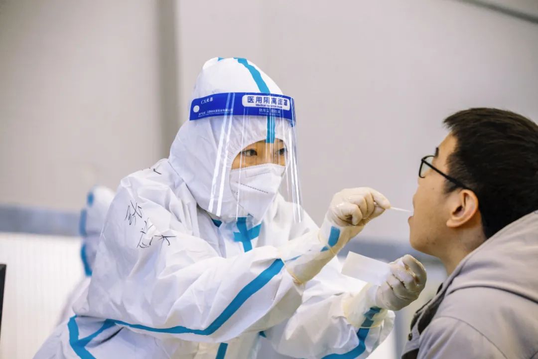 感冒和新冠肺炎有啥不同？