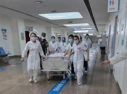 “999”急救集結(jié)號響起！他們與時間賽跑......