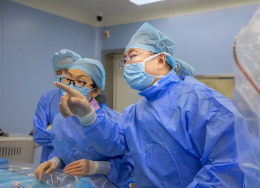 67歲的他輾轉(zhuǎn)大半個中國，就為打通“心門”