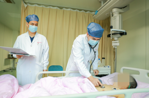 險！心臟驟停3分鐘 三科室上演教科書式急救接力