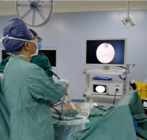 胸椎管狹窄，他把手術(shù)傷口由10公分縮小至7毫米