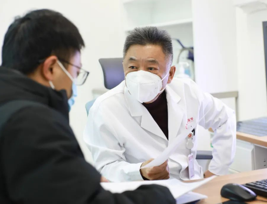 他們?nèi)找箞允?，為患者照亮就診之路