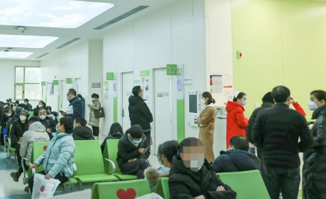 節(jié)后首個(gè)工作日|不停歇，他們?nèi)κ刈o(hù)患者健康！