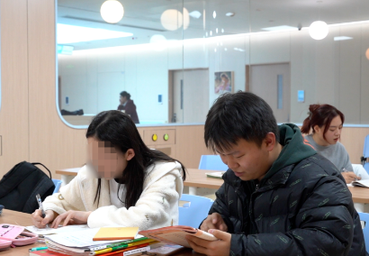 治療、學(xué)習(xí)兩不誤！病房里開(kāi)啟了“小課堂”