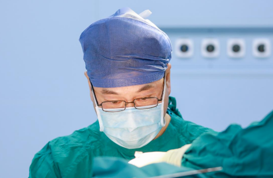 7歲遭遇油罐爆炸！單親媽媽“浴火重生”擺脫“異類”標(biāo)簽