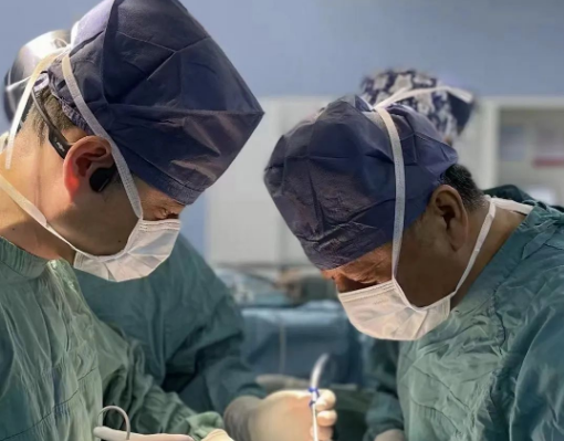 這臺(tái)手術(shù)，只有他......