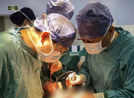 有實力有擔(dān)當(dāng)！他完成了這臺“無人敢接”的高難度手術(shù)