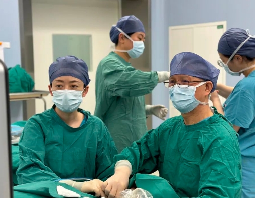 3800公里求醫(yī)路，她終于在這里“針”到病除