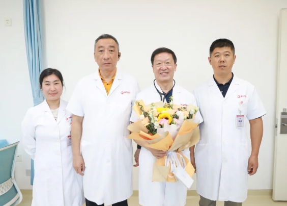 醫(yī)路相伴 感懷師恩！我院開(kāi)展教師節(jié)慰問(wèn)活動(dòng)