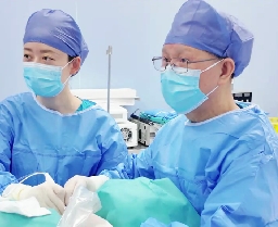 她為什么跨越千里來到這里？