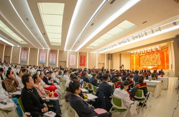 接續(xù)奮斗啟新篇！這場(chǎng)總結(jié)表彰大會(huì)奮進(jìn)感滿滿