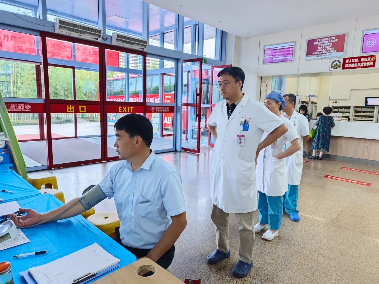 點(diǎn)亮生命之光——我院開(kāi)展無(wú)償獻(xiàn)血活動(dòng)